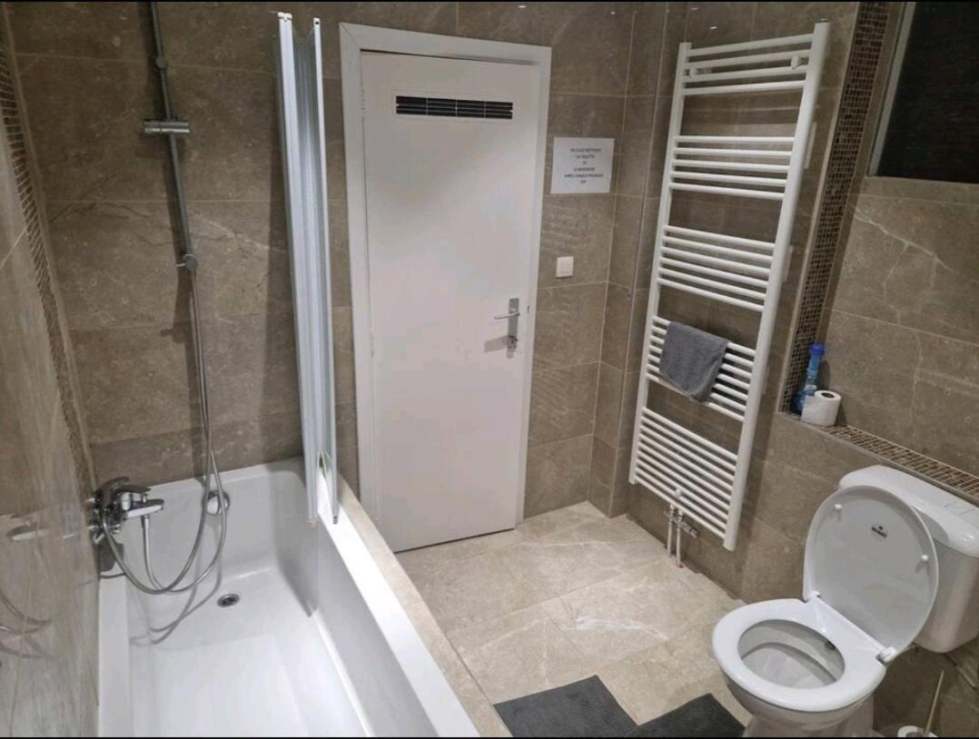 Bright And Cozy Close To Airport Grenier