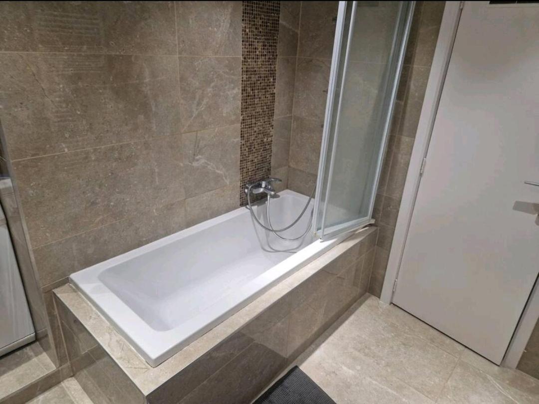Bright And Cozy Close To Airport Grenier *