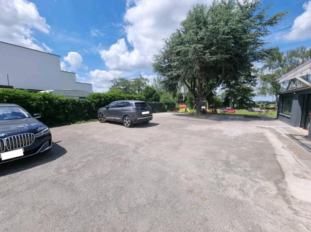 Bright And Cozy Close To Airport Grenier